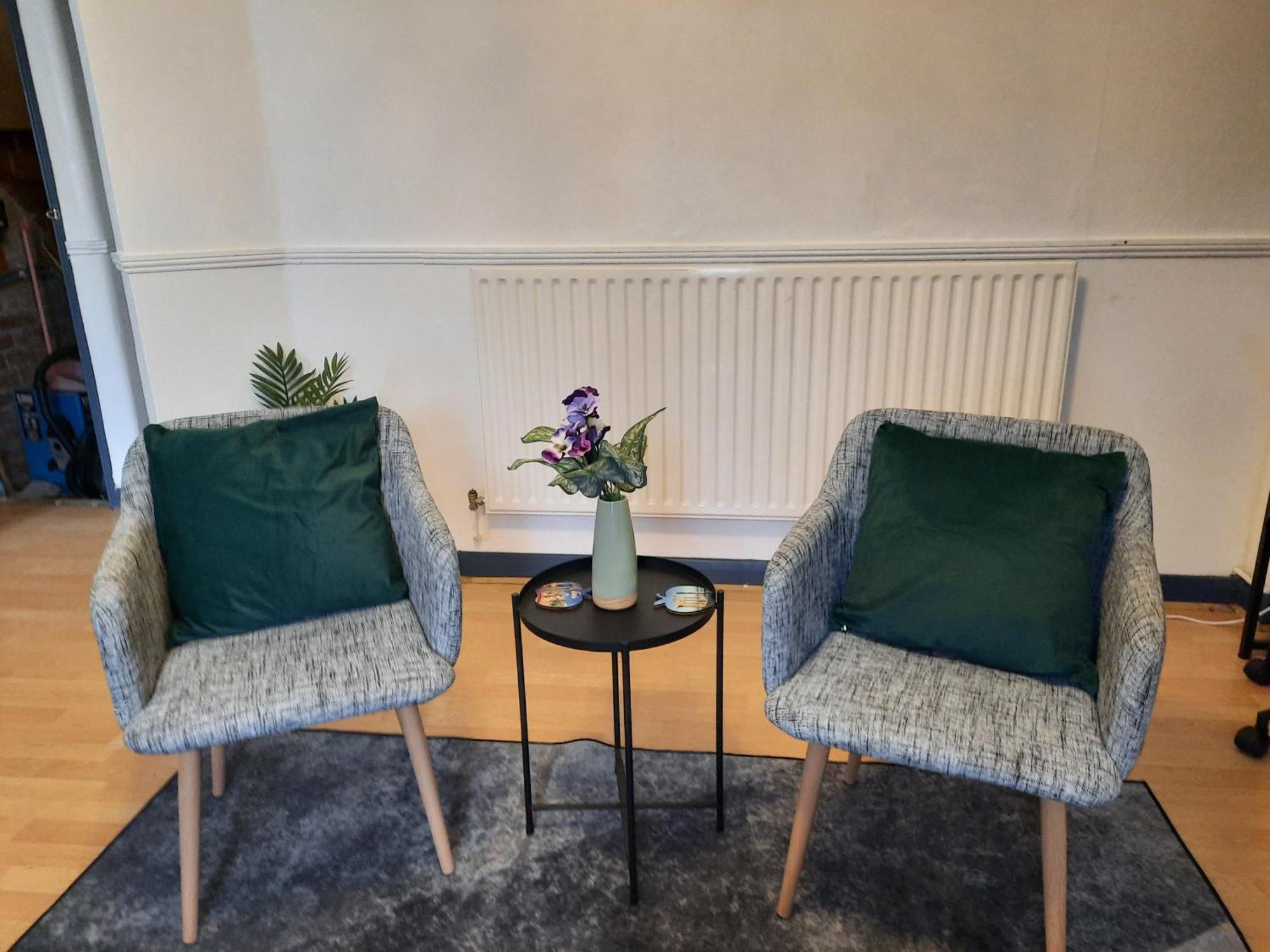 47r Place Apartment *